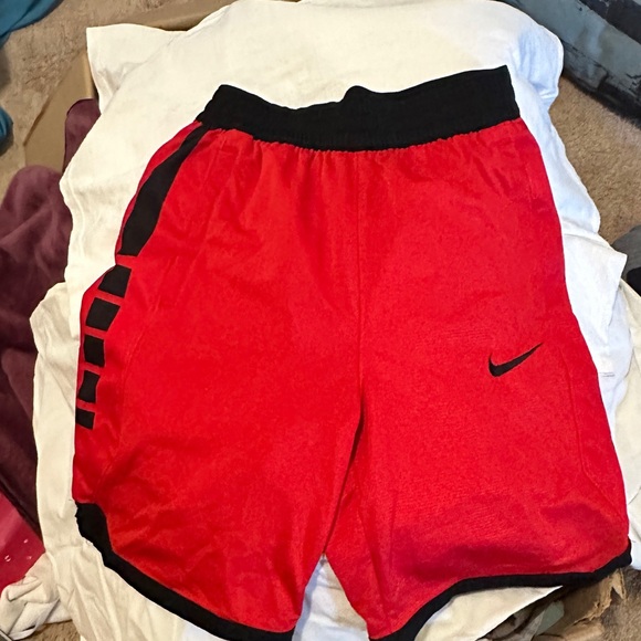 2 pairs Nike basketball shorts like new hardly used - Picture 2 of 2